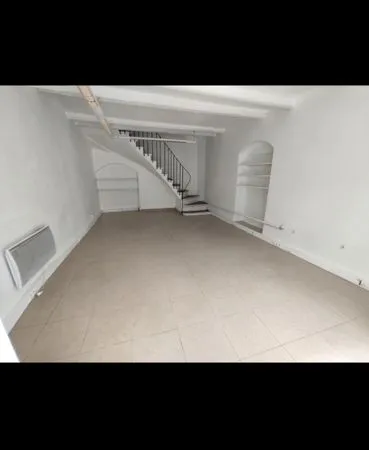 Local commercial + habitation