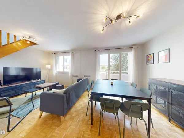 Chambre 6 pièces 116 m²