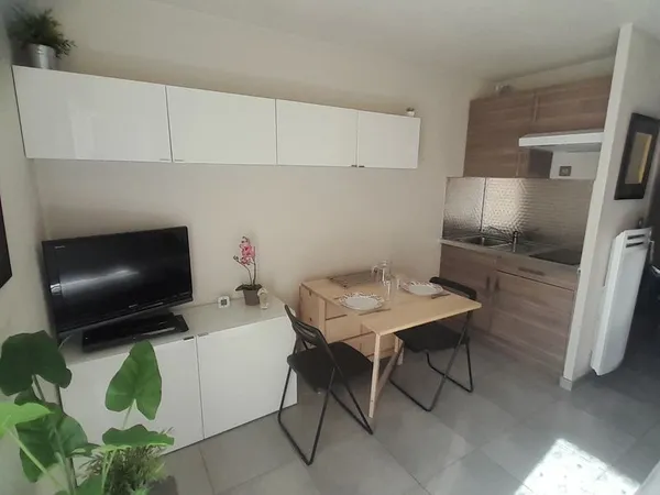 Tres beau studio meuble ideal investissement