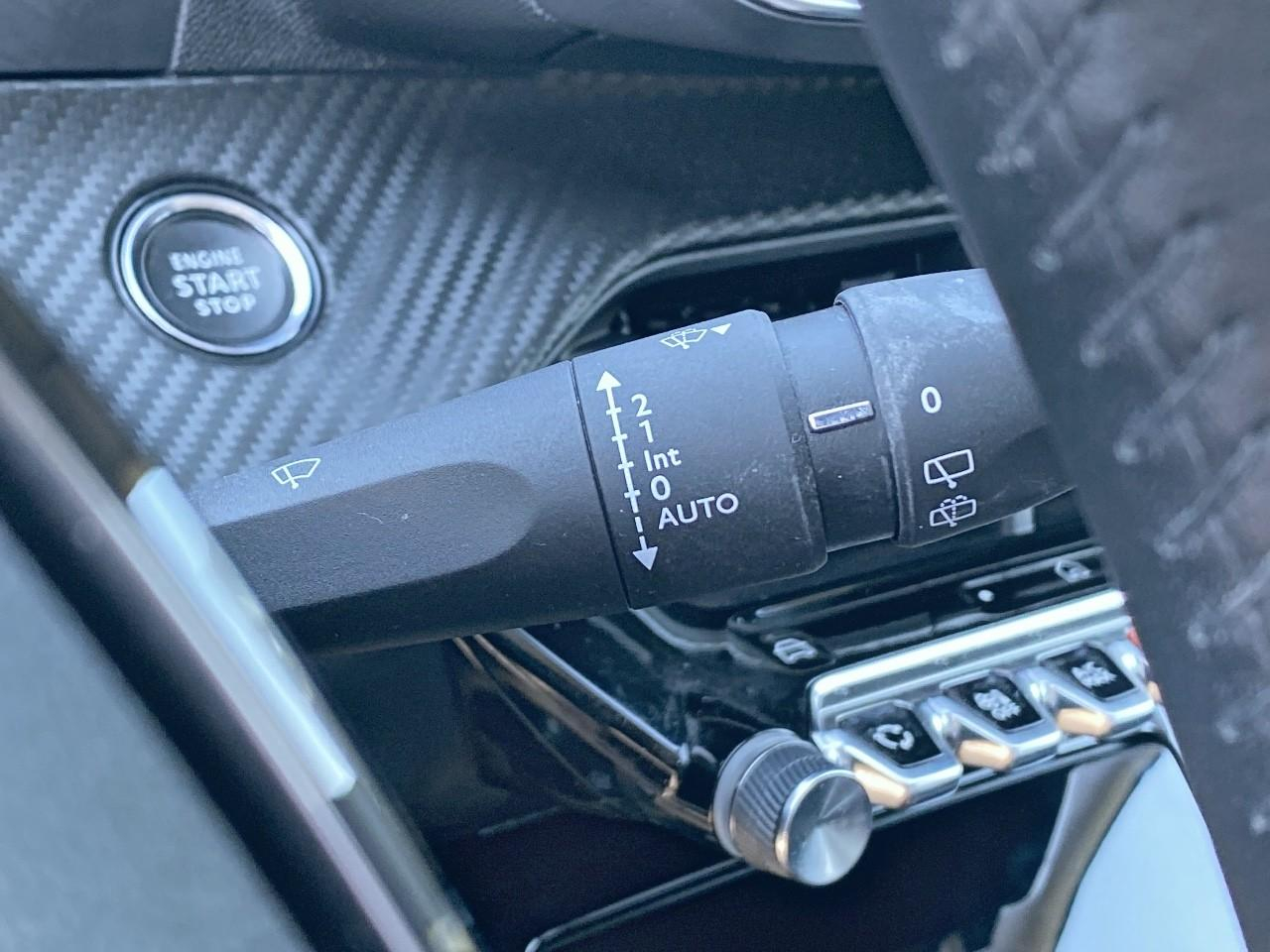 Peugeot 208 1.2 puretech 100ch s&s allure — photo 16