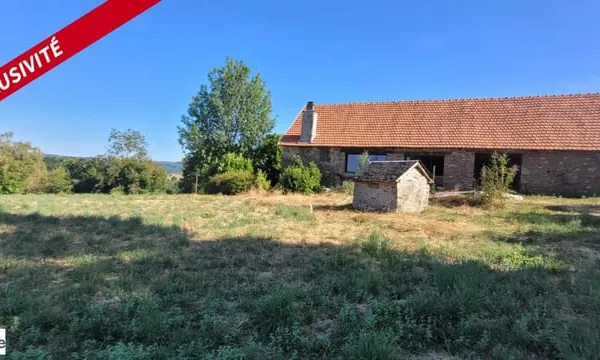 Maison en pierre à rénover avec sa grange à aménager