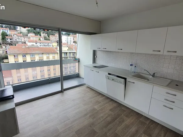 Appartement T3 de 73 m² avec garage privé, cave et parking