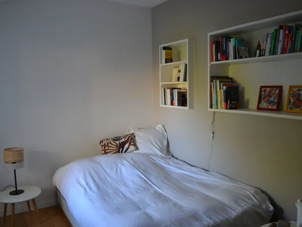 Loue chambre privée pour courts séjours dans une maison proche Paris, sdb et toilettes privées