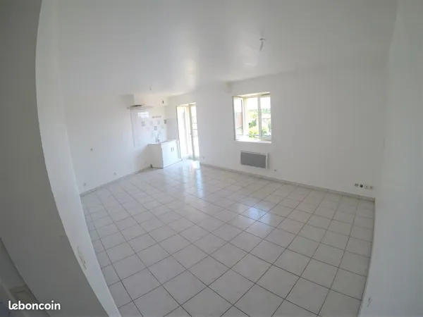 T2 . 49 M² . 470 euros