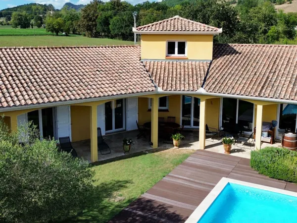 FOIX : MAISON D EXCEPTION A VENDRE AVEC PISCINE ET TERRAIN DE 1450M2