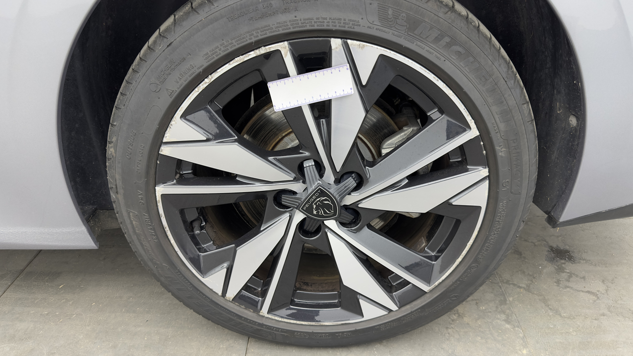 Peugeot 308 SW PHEV 180 e-EAT8 — photo 47