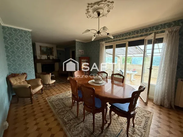 Maison traditionnelle sur 2500 m² de terrain