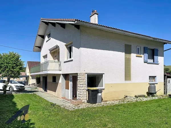 Maison sur Etouvans avec trois chambres sur sous sol