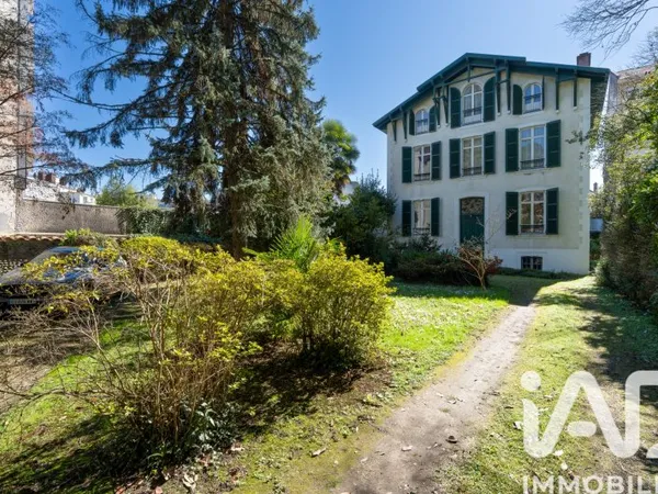 Maison 12 pièces 317 m²