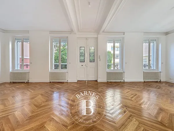 Le service location de la Maison BARNES vous propose ce bien :