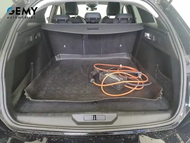 Peugeot 308 sw phev 180 e-eat8 — photo 6