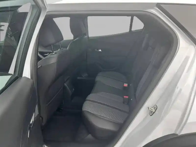 Peugeot 2008 hybrid 145 e-dcs6 — photo 12