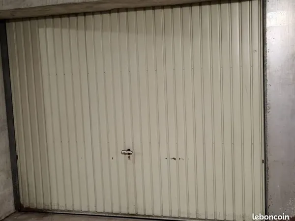 Garage à louer dans une résidence sécurisée