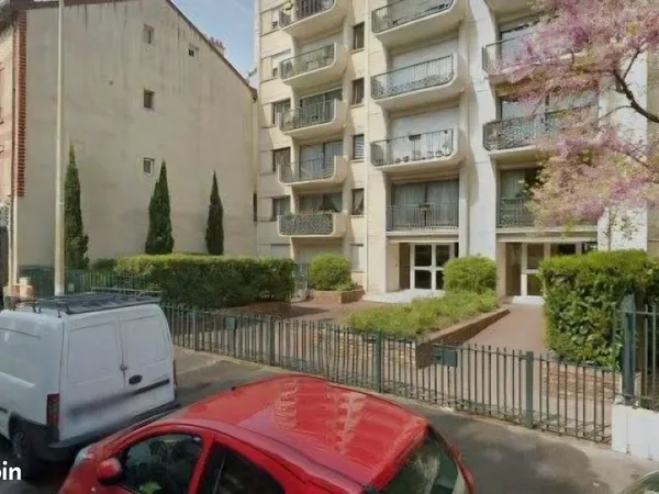 Rare : 2 parkings en enfilade, en sous sol, residence de standing sécurisé, bd st denis Courbevoie