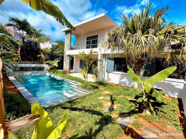 Villa 160 m2 piscine, studio, vue mer