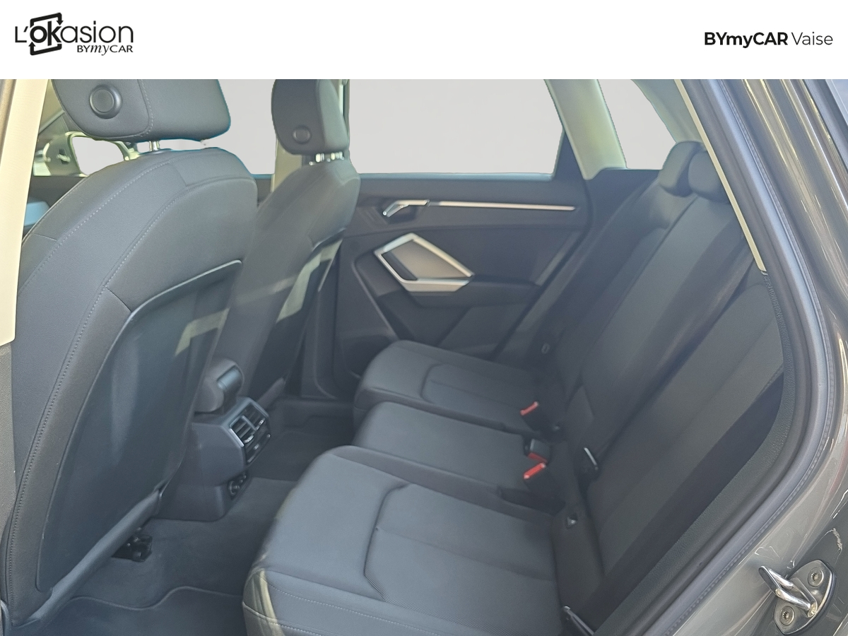 Audi Q3 35 TFSI 150 ch S tronic 7 — photo 12