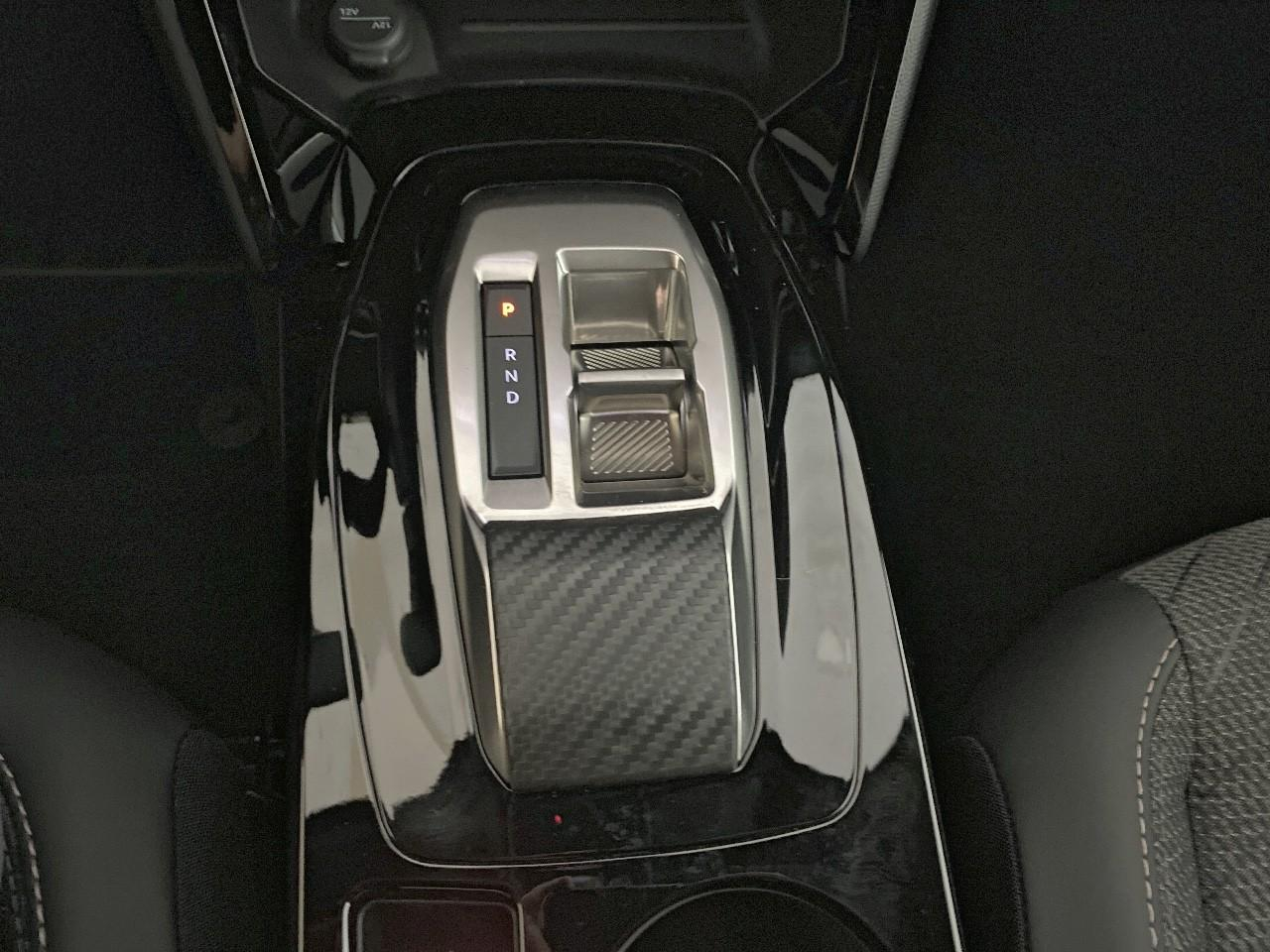 Peugeot 2008 hybrid 145 ch e-dcs6 allure — photo 17