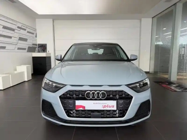 Audi A1 sportback 25 tfsi 95ch design s tronic 7 — photo 2