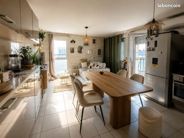 Appartement T3 - dernier étage - terrasse plein Sud - garage double - Meyzieu