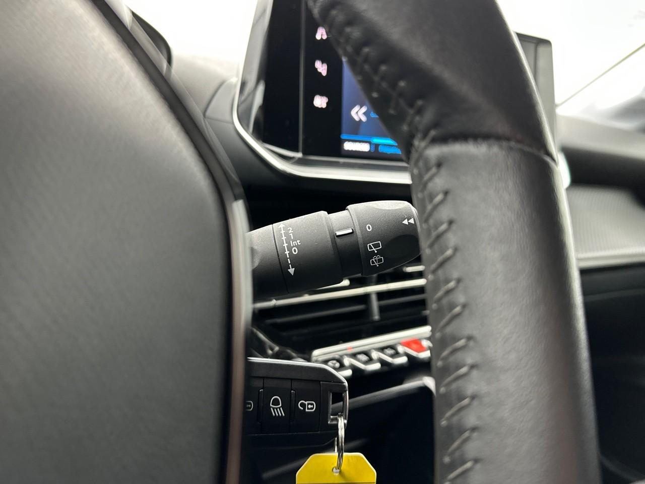Peugeot 208 puretech 100 s&s bvm6 style — photo 20