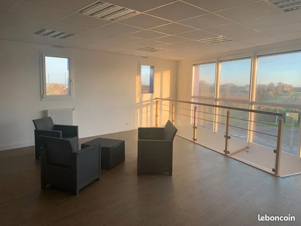 Bureaux 74 m² MILIZAC GUIPRONVEL