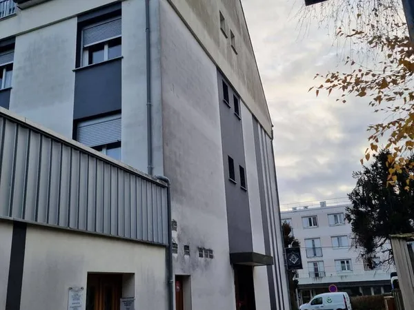 Local professionnel 77 m²