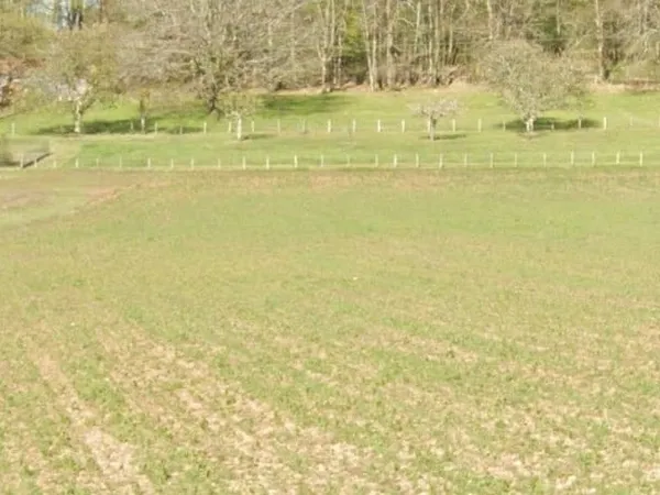 Terrain à bâtir de 1200 m² à LALINDE (24)