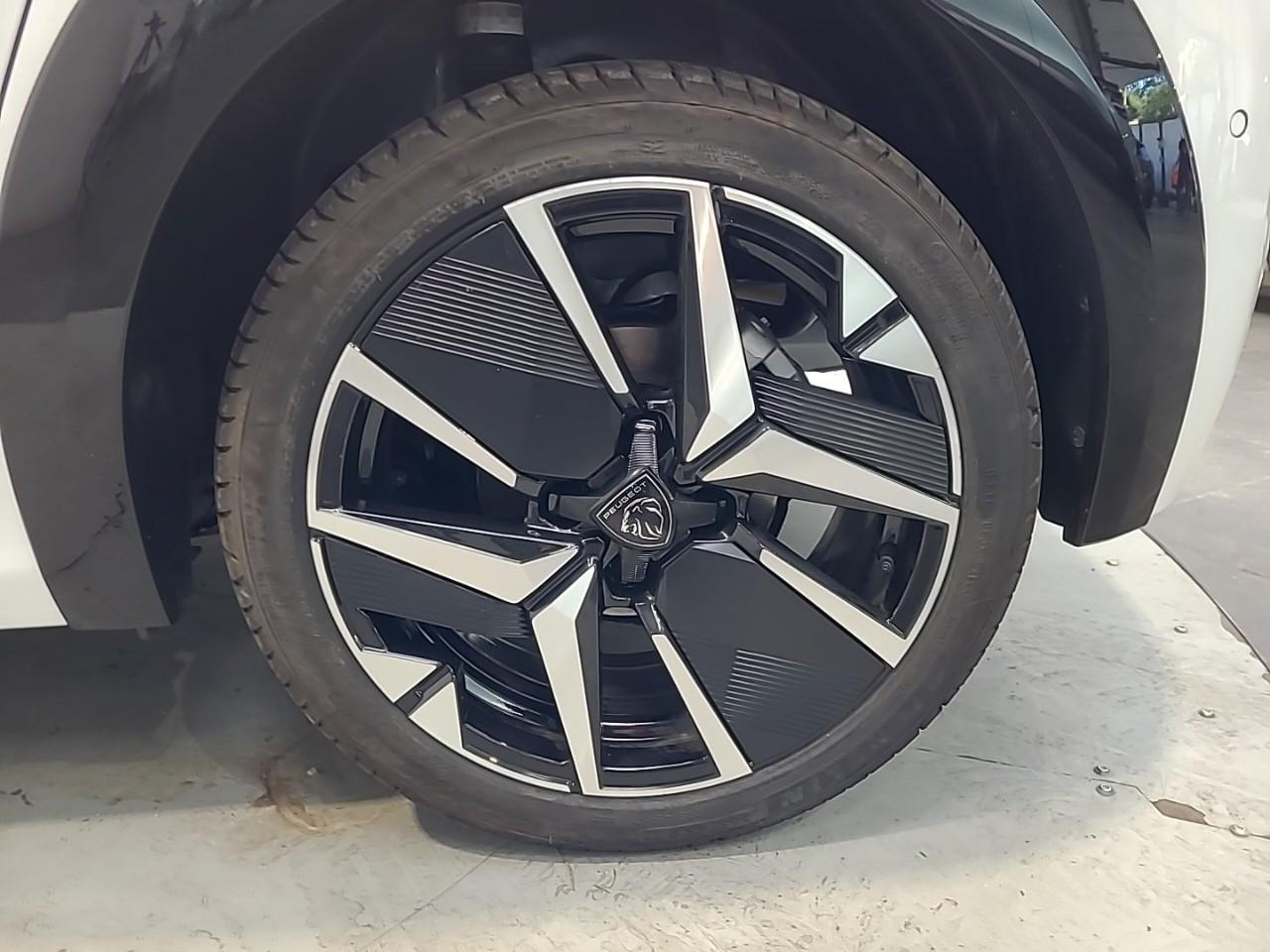 Peugeot 208 hybrid 100 e-dcs6 gt — photo 16