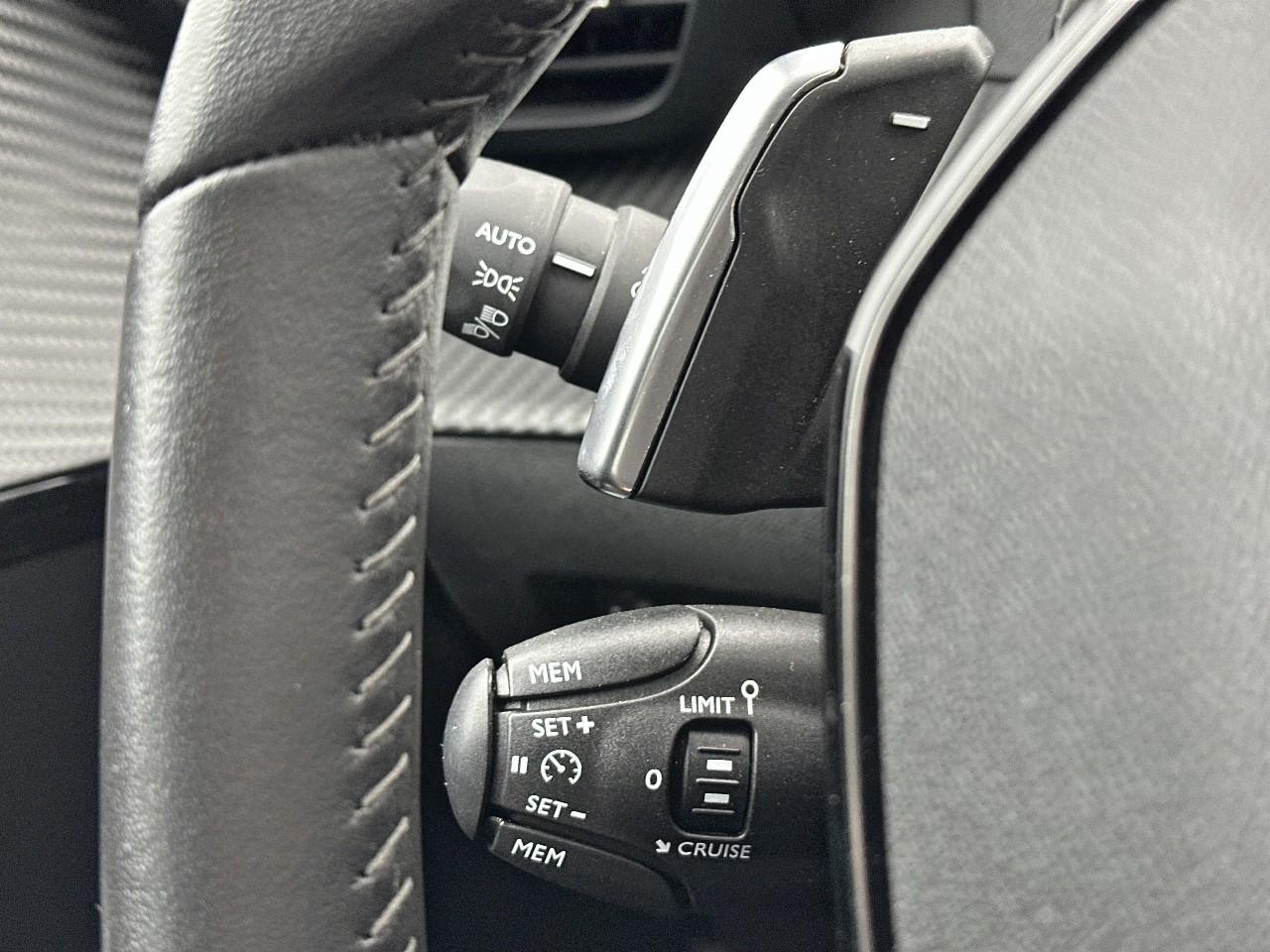 Peugeot 208 puretech 100 s&s eat8 active pack — photo 17