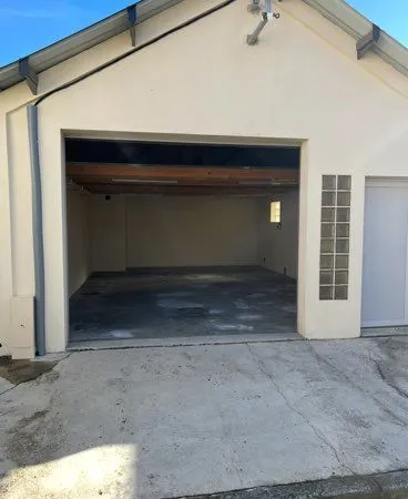 GARAGE BOX HANGAR 42 m2 avec électricité