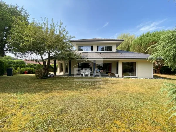 IDRON : Maison T4 de 165 m² au calme avec jardin et garage