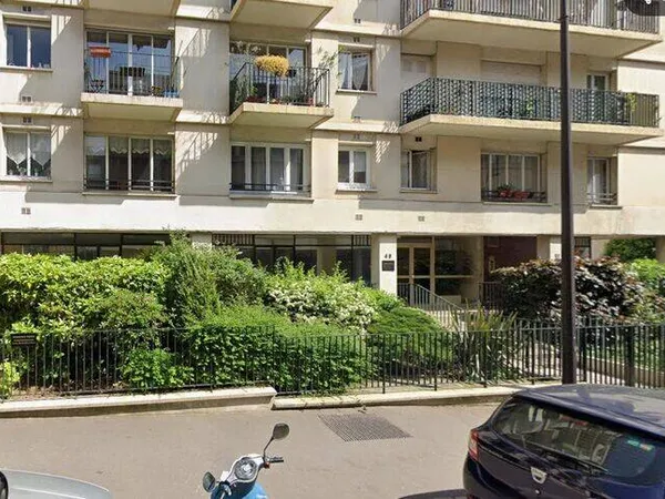 Local professionnel 77 m²