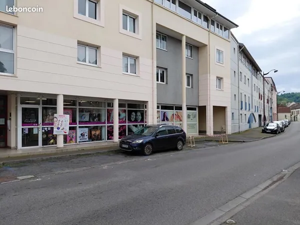 Local commercial 140 m²