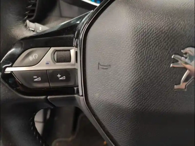 Peugeot 2008 e- 136ch allure pack — photo 13