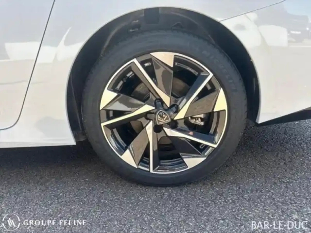 Peugeot 308 sw plug-in hybrid 180ch allure pack e-eat8 — photo 11