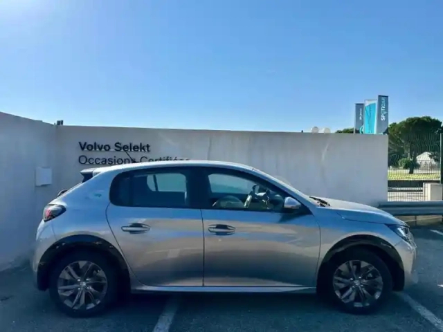 Peugeot 208 e- 136ch active pack — photo 8