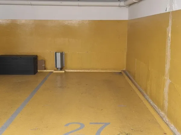 A VENDRE PLACE DE PARKING RUE MARCEL BONTEMPS BOULOGNE.