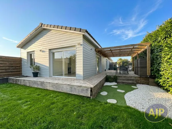 Maison contemporaine, 4 chambres et 1 bureau !