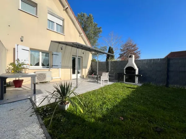 ARTIX - Dans secteur calme sur le haut d'Artix - Maison T4 avec jardin clos à louer 950€ charges com