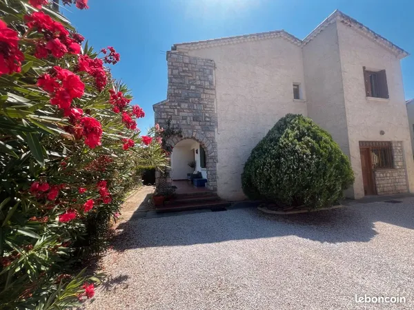 Propriété 6 pièces 199 m²
