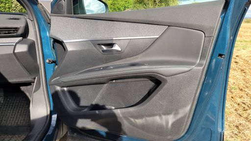 Peugeot 5008 1.2 PureTech 130 EAT8 - Allure Pack – 2023 – 27094 km – Essence – Boîte Automatique — photo 27