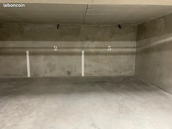 Parking 15 m² Chambery