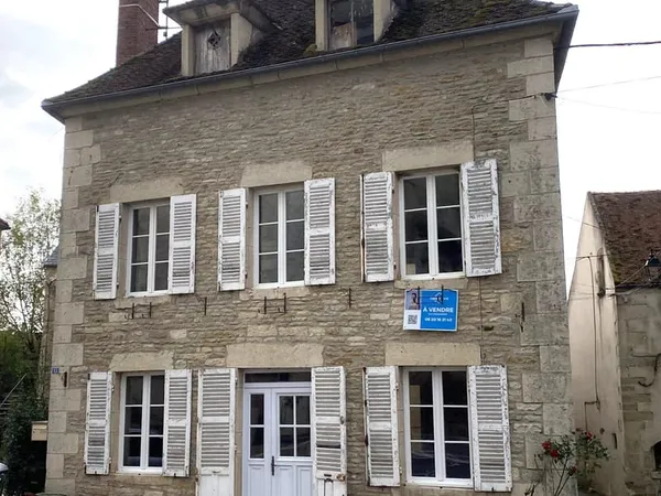 Charmante maison de village en pierre avec grange indépendante-2 chambres- L'ISLE SUR SEREIN (89)