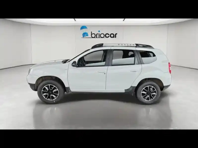 Dacia Duster 1.5 dci 110ch black touch 4x2 + attelage — photo 2