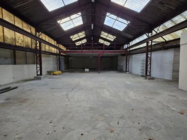 Local commercial - Entrepôt + bureaux