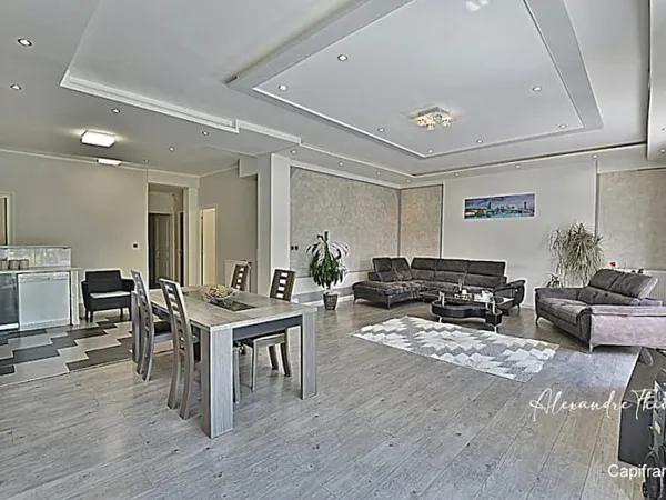 Maison 12 pièces 333 m²
