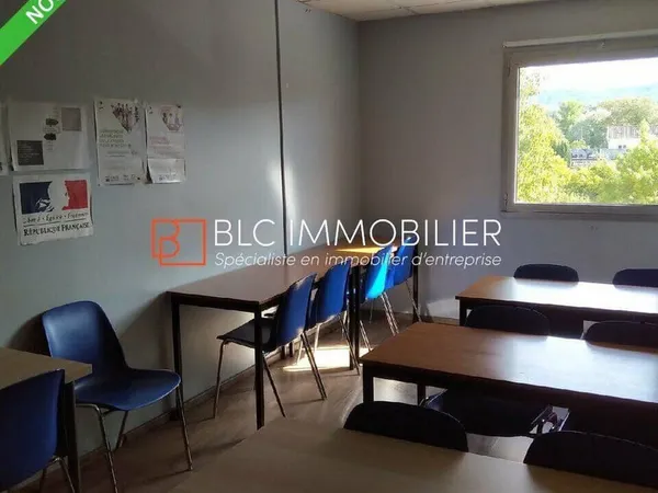 Bureau 64 m²