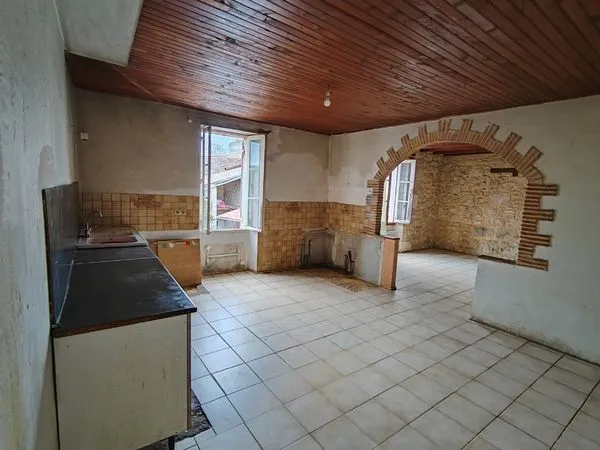 Immeuble de 181 m² avec 2 logements indépendants - Fort potentiel au coeur d'un village calme