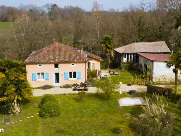 Propriété avec Maison et Dépendances