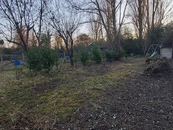 Terrain de loisirs clos avec puits - 505 m² - Vaux-sur-Seine (non constructible)